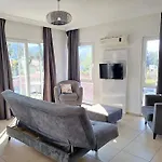 Paddys Apartments, Hisaroenue *
