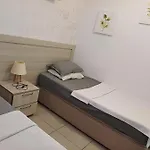 Paddys Apartments, Hisaroenue * Φετιγιέ