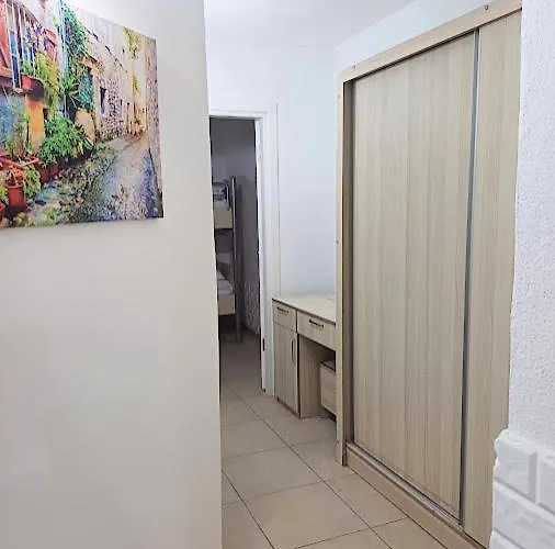 Paddys Apartments, Hisaroenue フェティエ