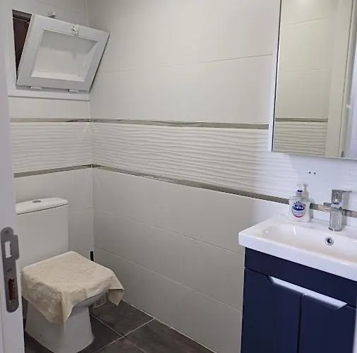 Paddys Apartments, Hisaroenue