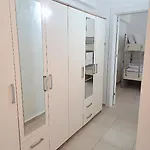 Paddys Apartments, Hisaroenue *