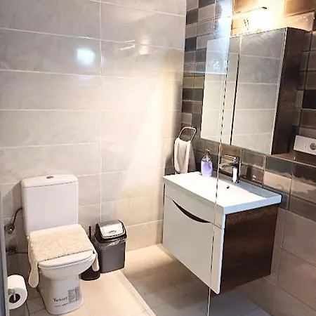 Apartamento Paddys Apartments, Hisaroenue *