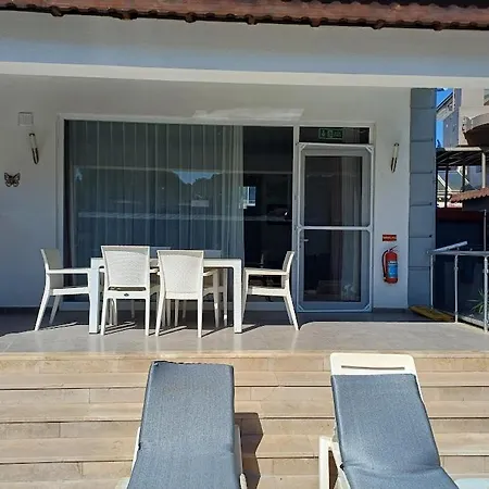 Paddys Apartments, Hisaroenue *