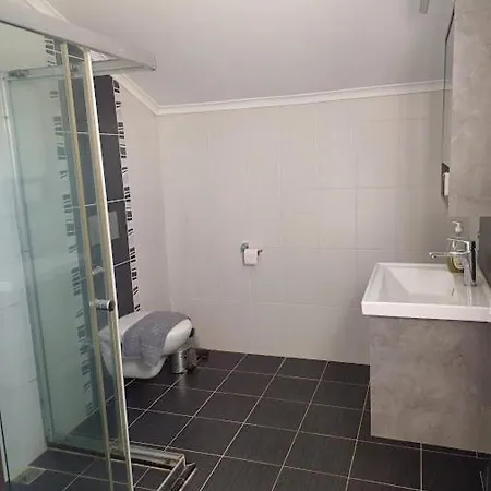Apartamento Paddys Apartments, Hisaroenue