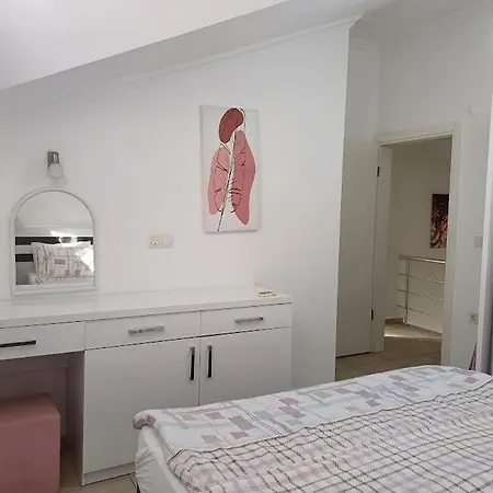 Paddys Apartments, Hisaroenue 公寓