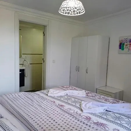 Paddys Apartments, Hisaroenue 公寓
