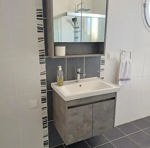 Paddys Apartments, Hisaroenue Apartment *