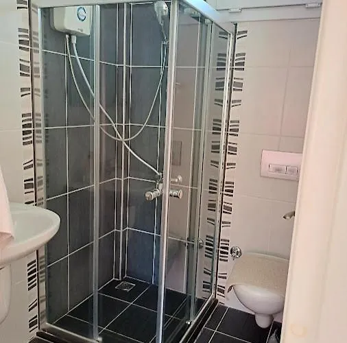 Paddys Apartments, Hisaroenue Apartment